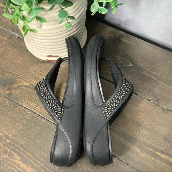 Crocs Sandals Size 6 Black Embellished Diamante Casual - Picture 7 of 12